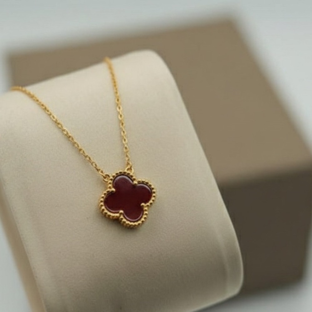 ***Clover Motif Pendant Necklace, Sterling Silver, 18K Gold Plated -
Motif